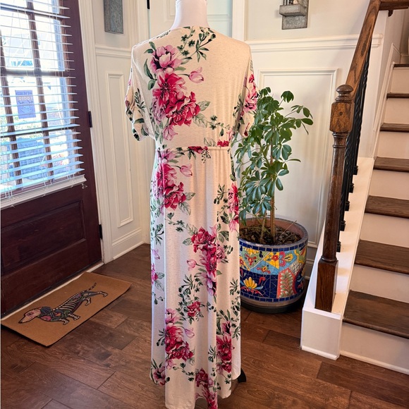 Love In EUC Short Sleeve Floral Tie Waist High-Lo Kimono - Picture 2 of 7